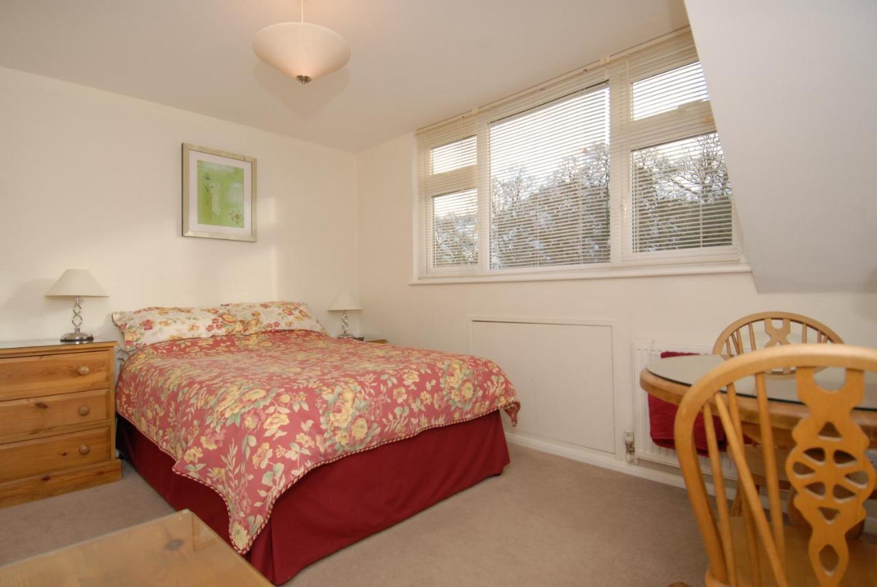 Abacus Bed And Breakfast, Blackwater, Hampshire Кэмберлей Экстерьер фото