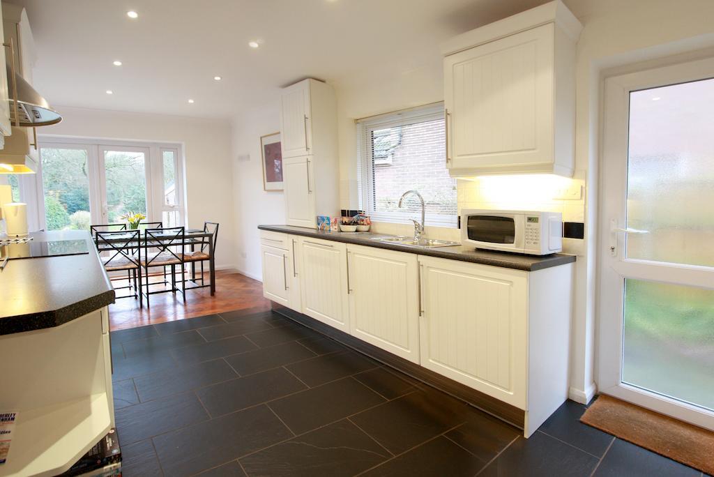 Abacus Bed And Breakfast, Blackwater, Hampshire Кэмберлей Экстерьер фото