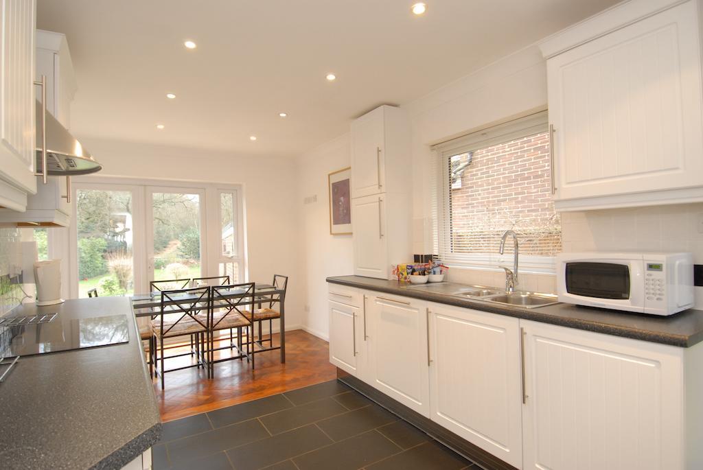 Abacus Bed And Breakfast, Blackwater, Hampshire Кэмберлей Экстерьер фото