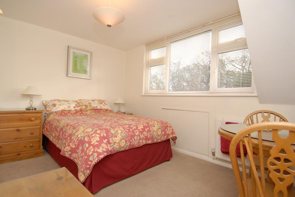 Abacus Bed And Breakfast, Blackwater, Hampshire Кэмберлей Номер фото