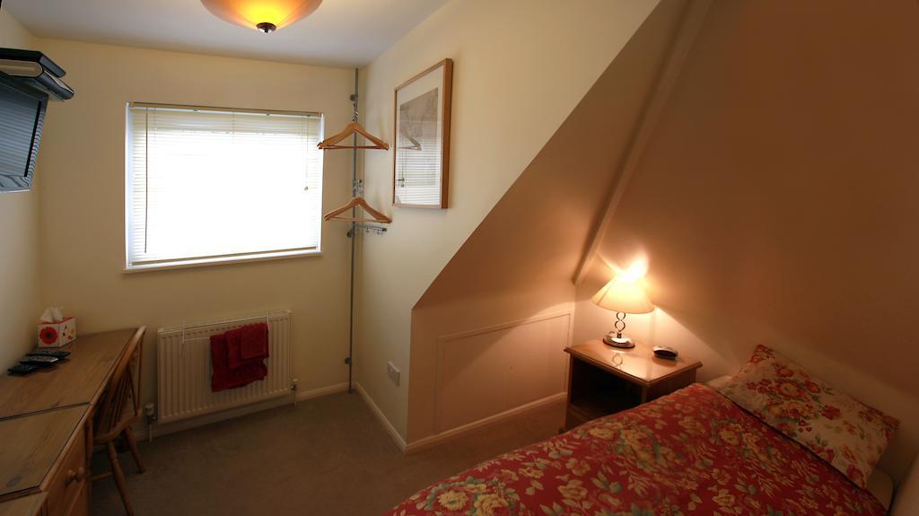 Abacus Bed And Breakfast, Blackwater, Hampshire Кэмберлей Номер фото