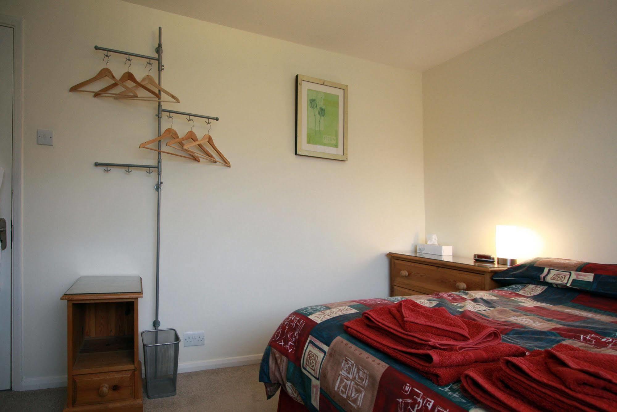 Abacus Bed And Breakfast, Blackwater, Hampshire Кэмберлей Экстерьер фото