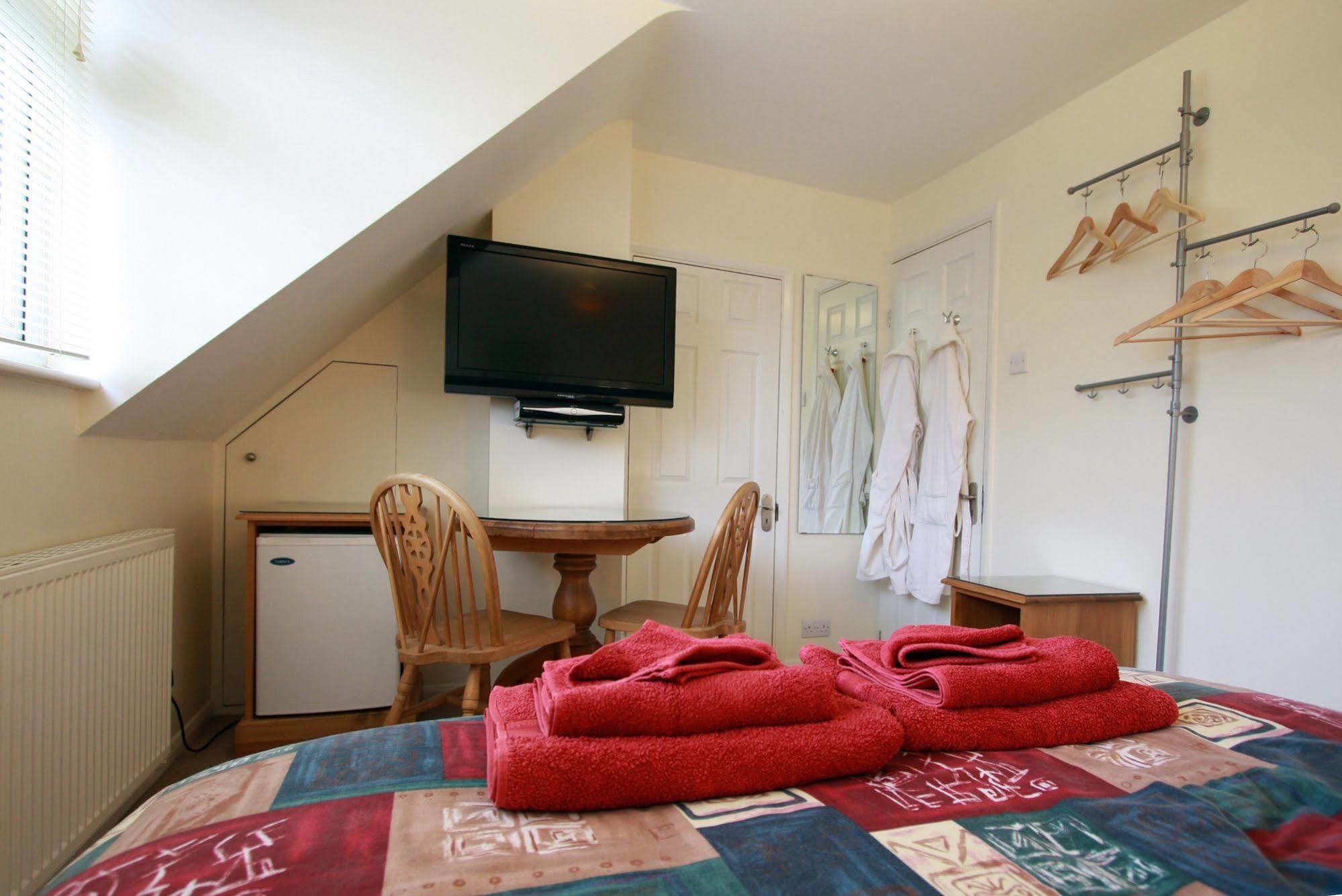 Abacus Bed And Breakfast, Blackwater, Hampshire Кэмберлей Экстерьер фото